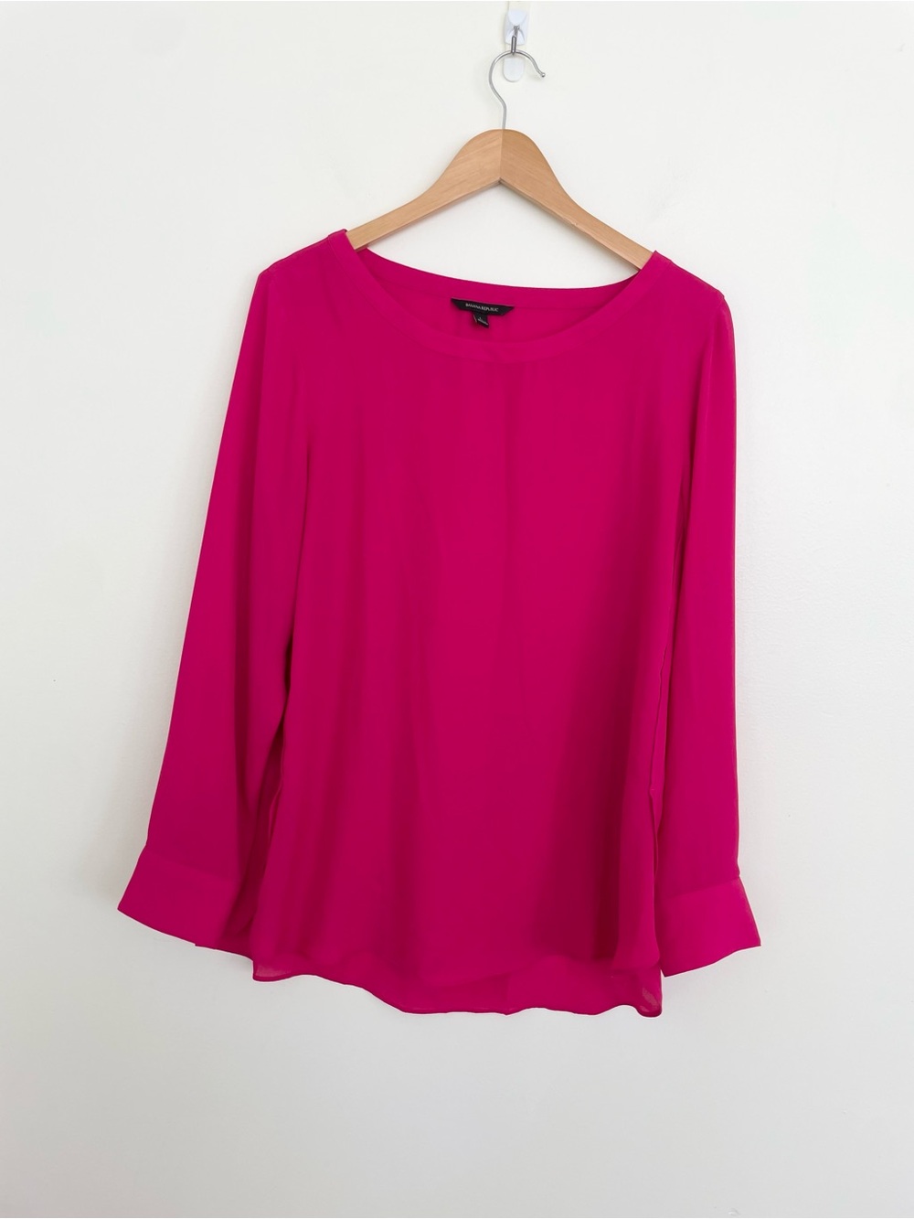 Banana Republic Chiffon “Pop” Pink Long Sleeve Blouse Sz L Large Boatneck
